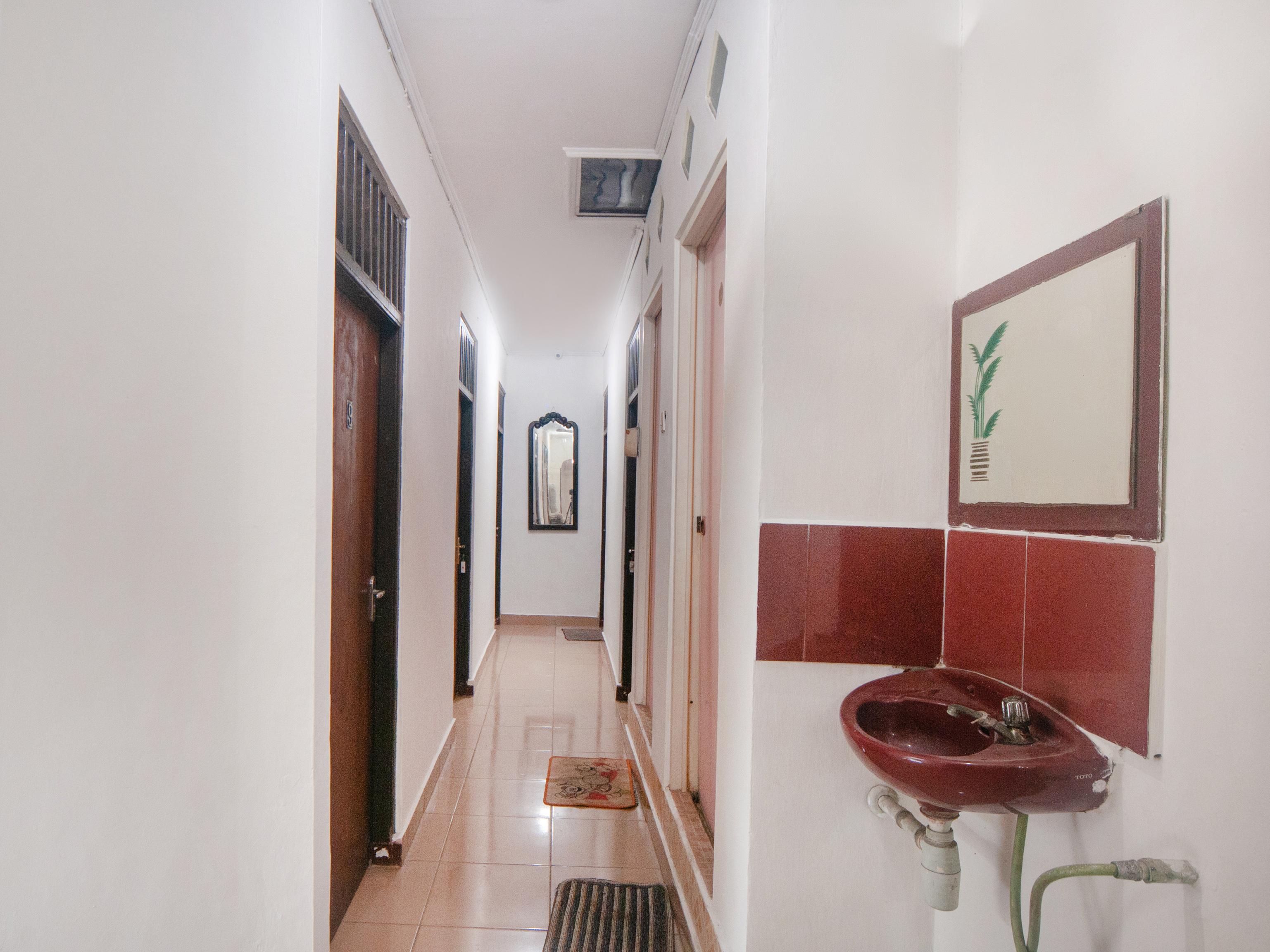 Oyo 2256 Danysa Guesthouse Jakarta Kültér fotó